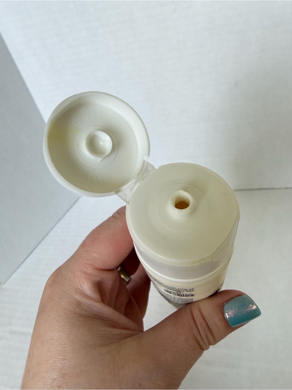 Discontinued Bath & Body Works Skin Therapy Sweet Pea Hand Repair Cream 45% Full - Picture 5 of 6